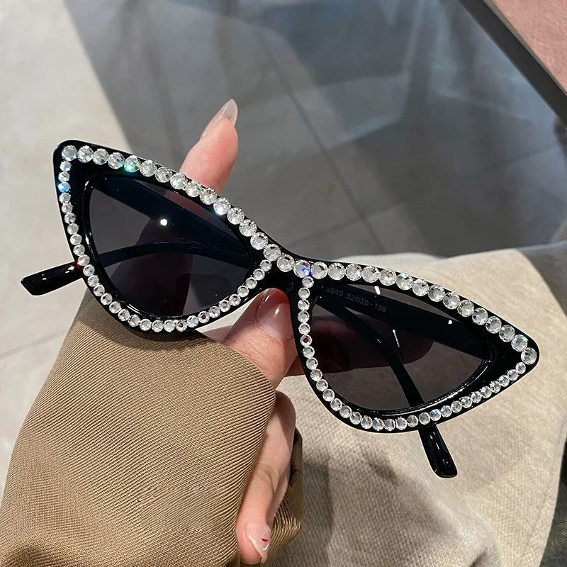 Vintage Luxury Cat Eye Sunglasses Women Brand Designer Crystal Diamond Frame Sun Glasses Black Pink Bling Bling Eyewear